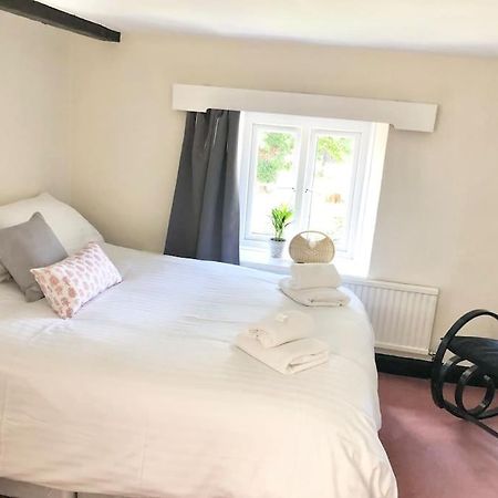 הוילה Wolves Newton Cosy Farmhouse Escape In Monmouthshire מראה חיצוני תמונה